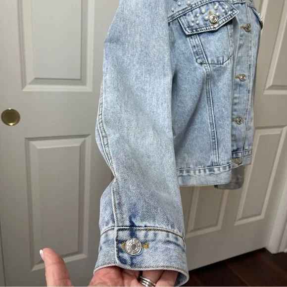 Pearl Embellished Denim Jean Jacket Button Front Long Sleeve Light Blue Wash - Picture 9 of 16